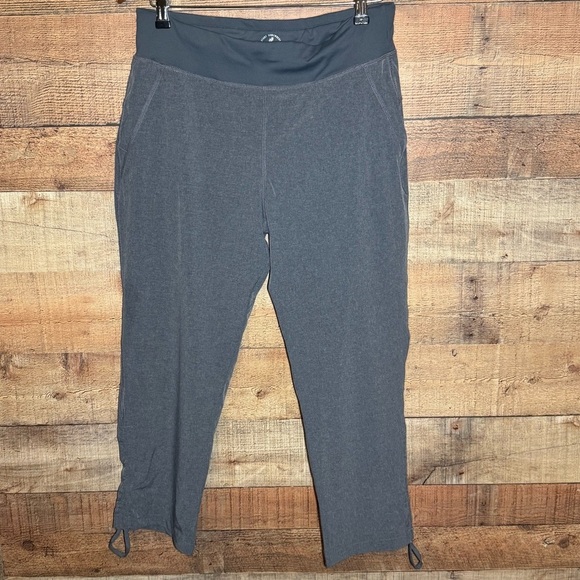 Gramicci Capri Crop Tech Pants Gray size Medium Outdoor Hiking Camping - Picture 1 of 10